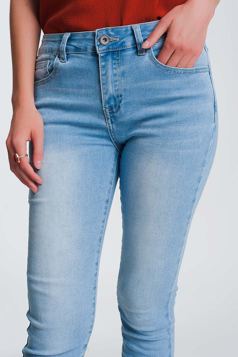 Q2 Women's Jean Skinny Jeans in Light Denim with Frayed Hem