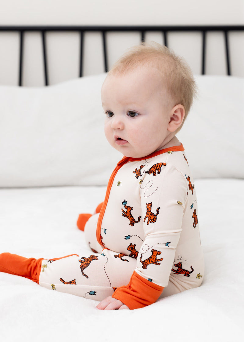 Eclipse Kids Baby & Toddler Sleepwear The Wonderful Thing About Tiggers - Long Sleeve Zipper Sleep Romper