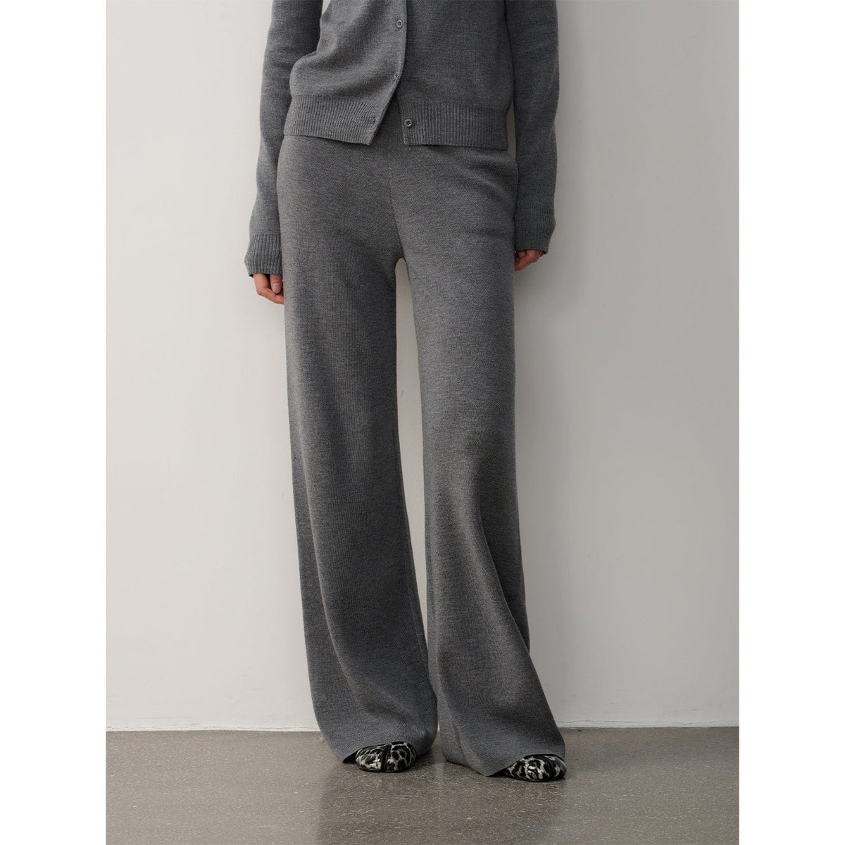 Fireladyfur Clothing Women's Fashion - Women's Clothing - Suits & Sets - Women's Sets S（4-6） / Floral Gray-Pants "Lazy Urban" Yangtze Merino Wool Polo-Neck Cardigan Straight-Leg Knitted Pants Suit