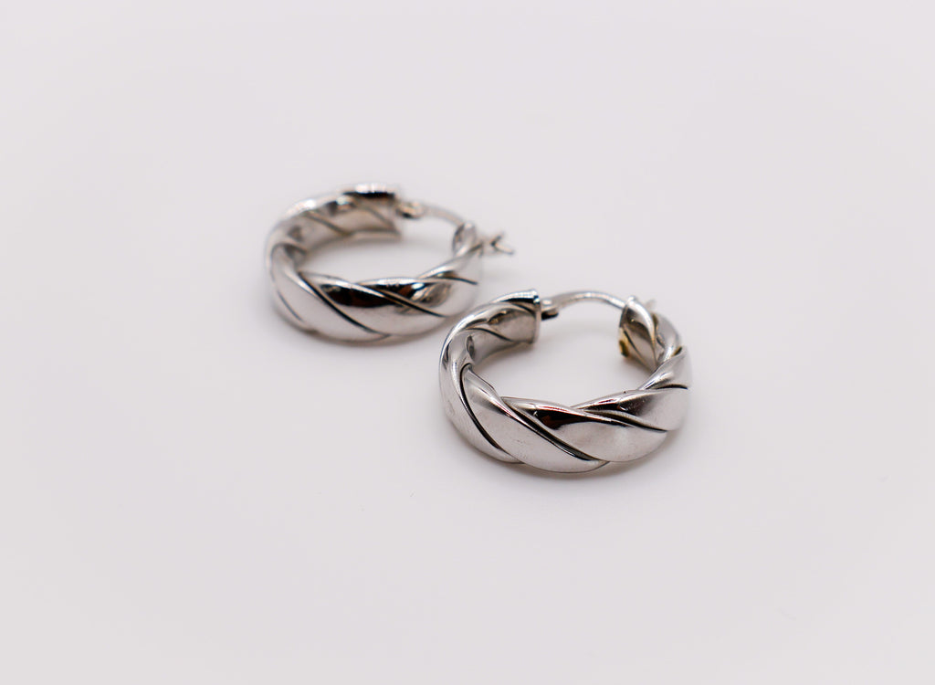 Le Réussi Earrings Italian Small Round Silver Earrings | Le Réussi