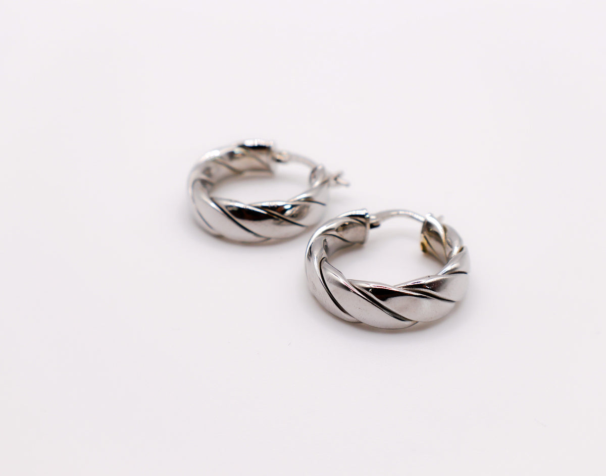 Le Réussi Earrings Italian Small Round Silver Earrings | Le Réussi