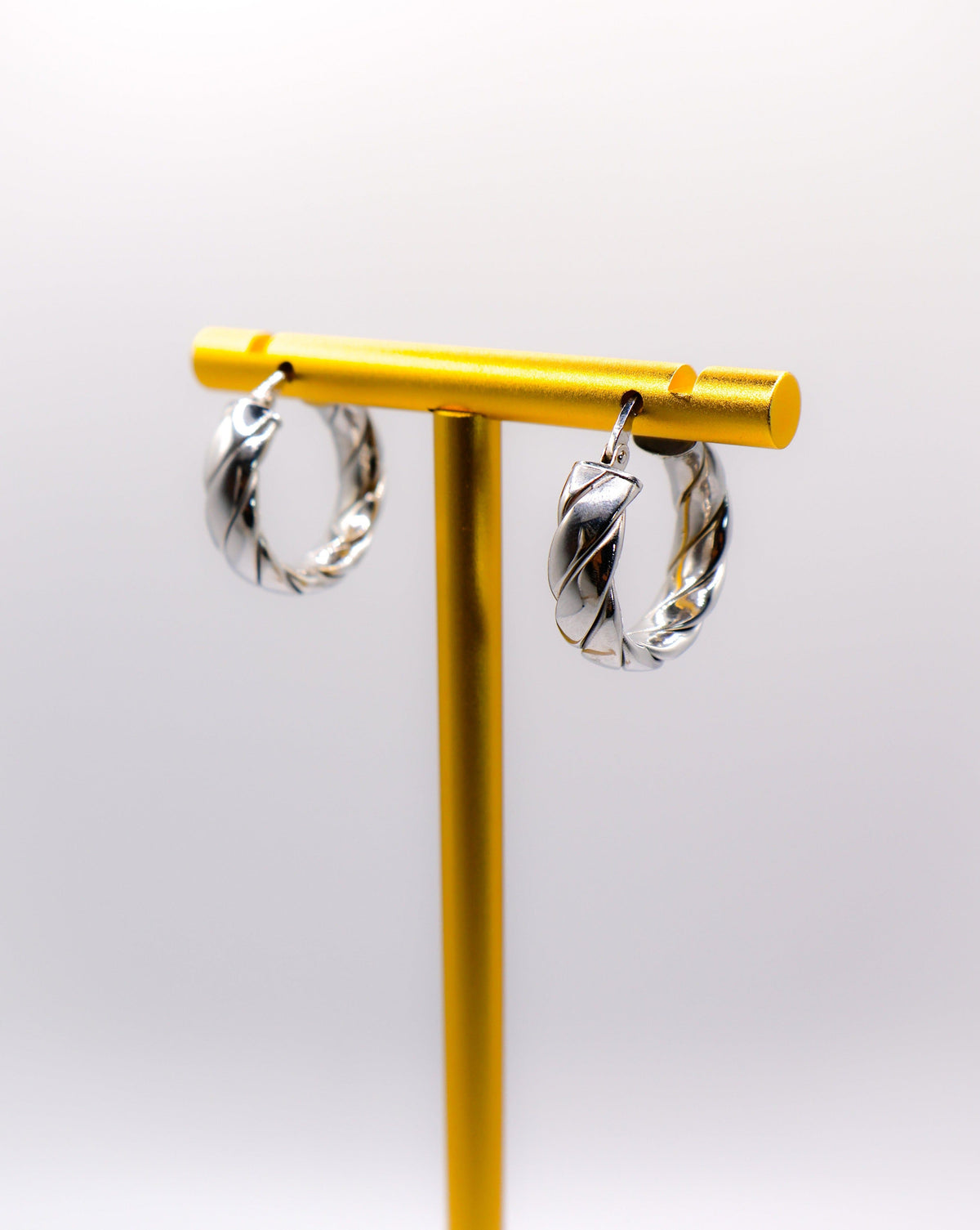Le Réussi Earrings Italian Small Round Silver Earrings | Le Réussi