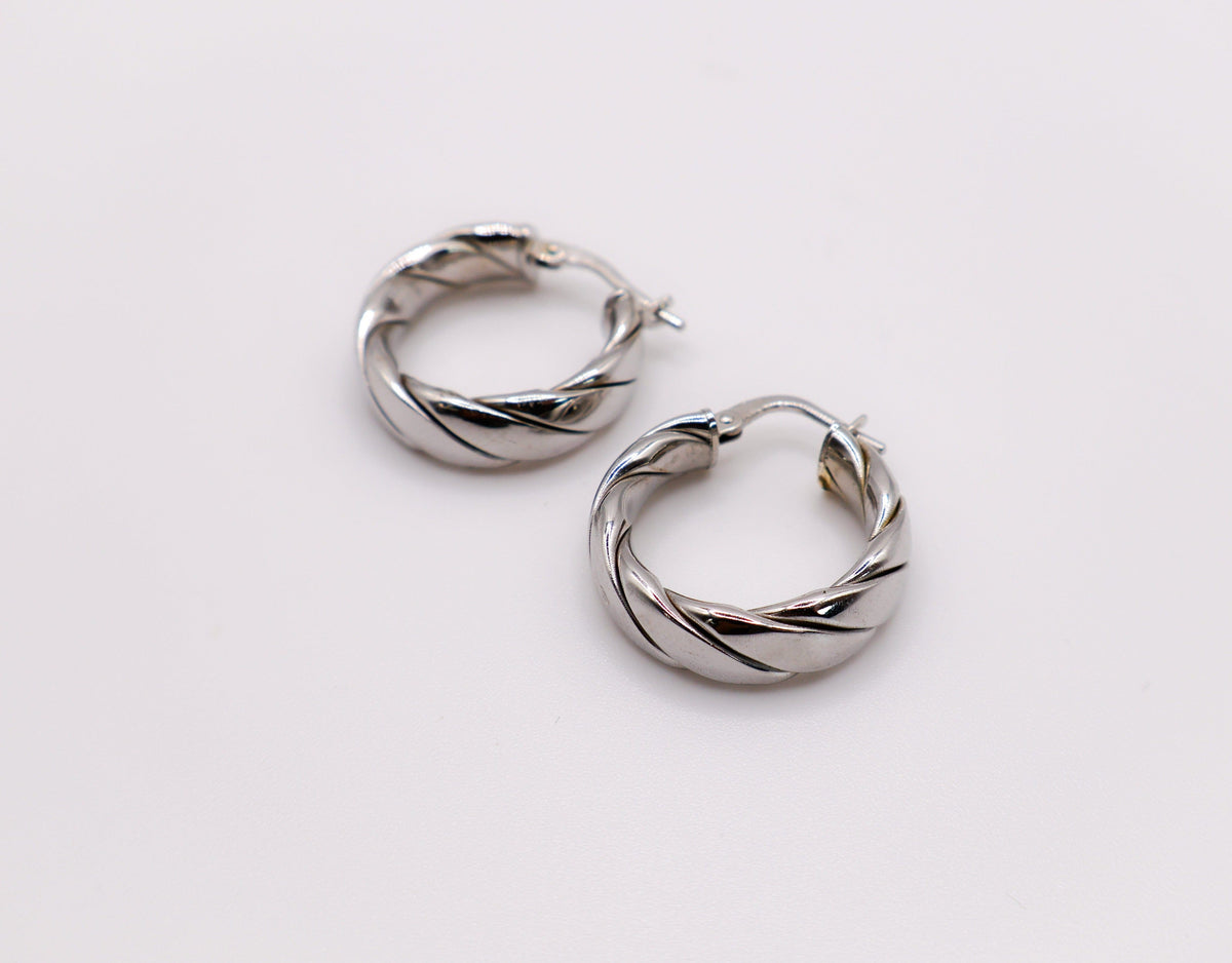 Le Réussi Earrings Italian Small Round Silver Earrings | Le Réussi