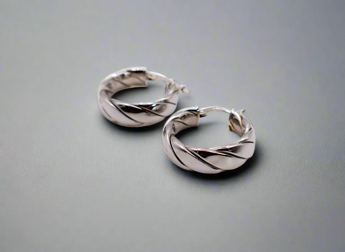 Le Réussi Earrings Italian Small Round Silver Earrings | Le Réussi