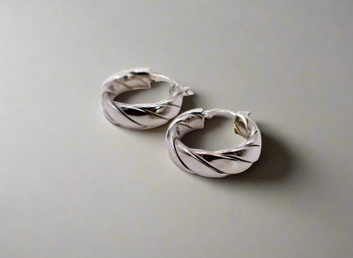 Le Réussi Earrings Italian Small Round Silver Earrings | Le Réussi