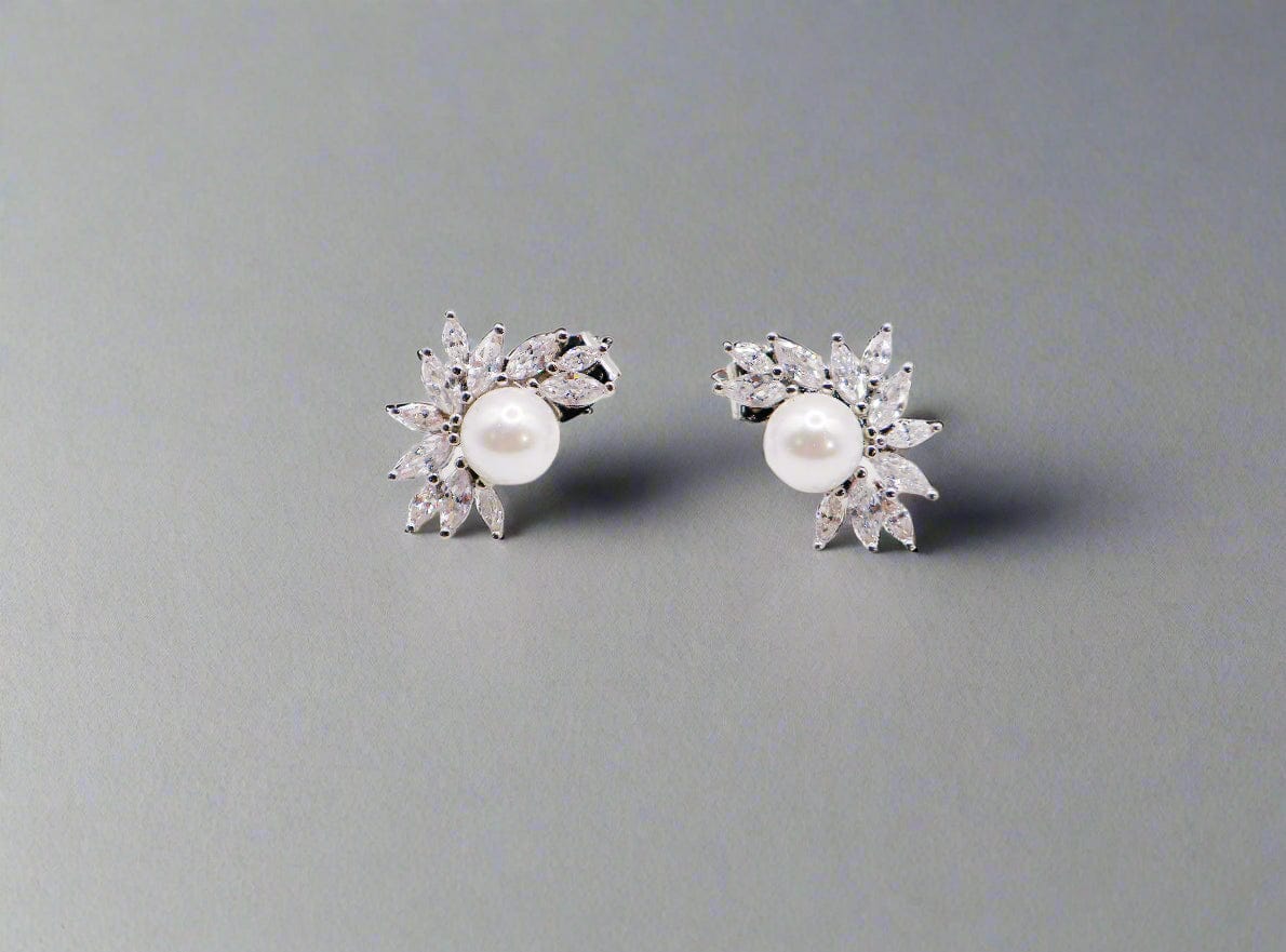 Le Réussi Earrings Silver Pearl Flower Earrings | Le Réussi