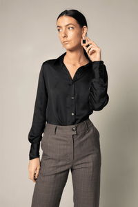 Le Réussi Women's Blouse Elegance Silk Shirt in Black | Le Réussi