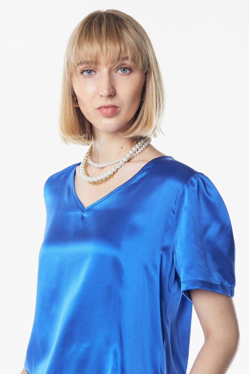 Le Réussi Women's Blouse Shining V-Neck Blouse in Blue Silk | Le Réussi