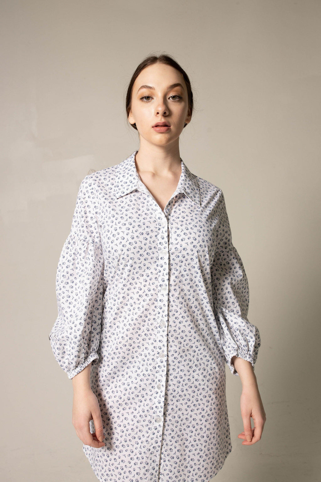 Le Réussi Women's Dress Shirt Dress with Oversized Sleeves in White Floral | Le Réussi