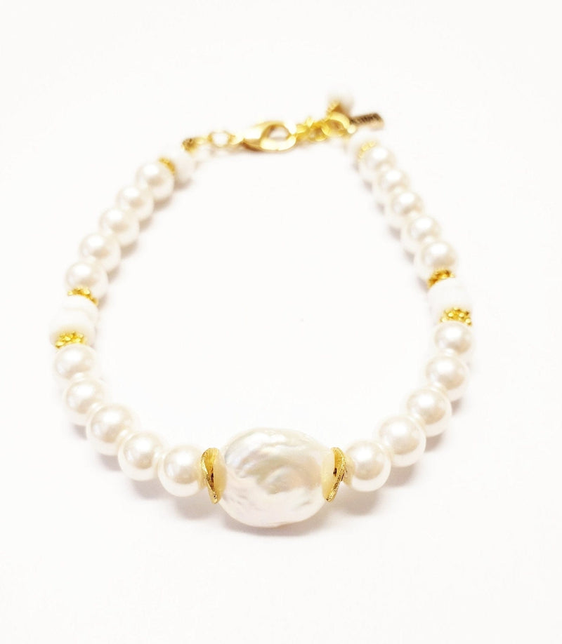 MINU Jewels Bracelets White/Gold Cada Bracelet In White Pearl With Gold Plated Accents