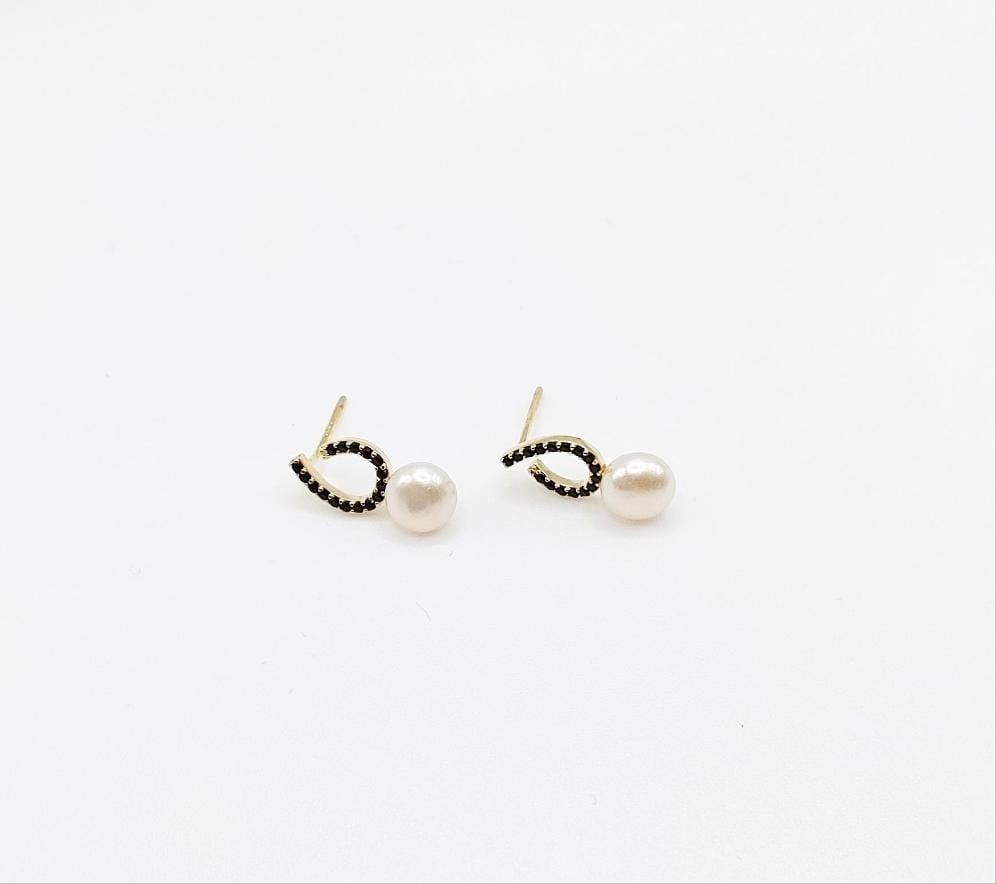 MINU Jewels Earrings Teardrop Pearl Stud Earrings