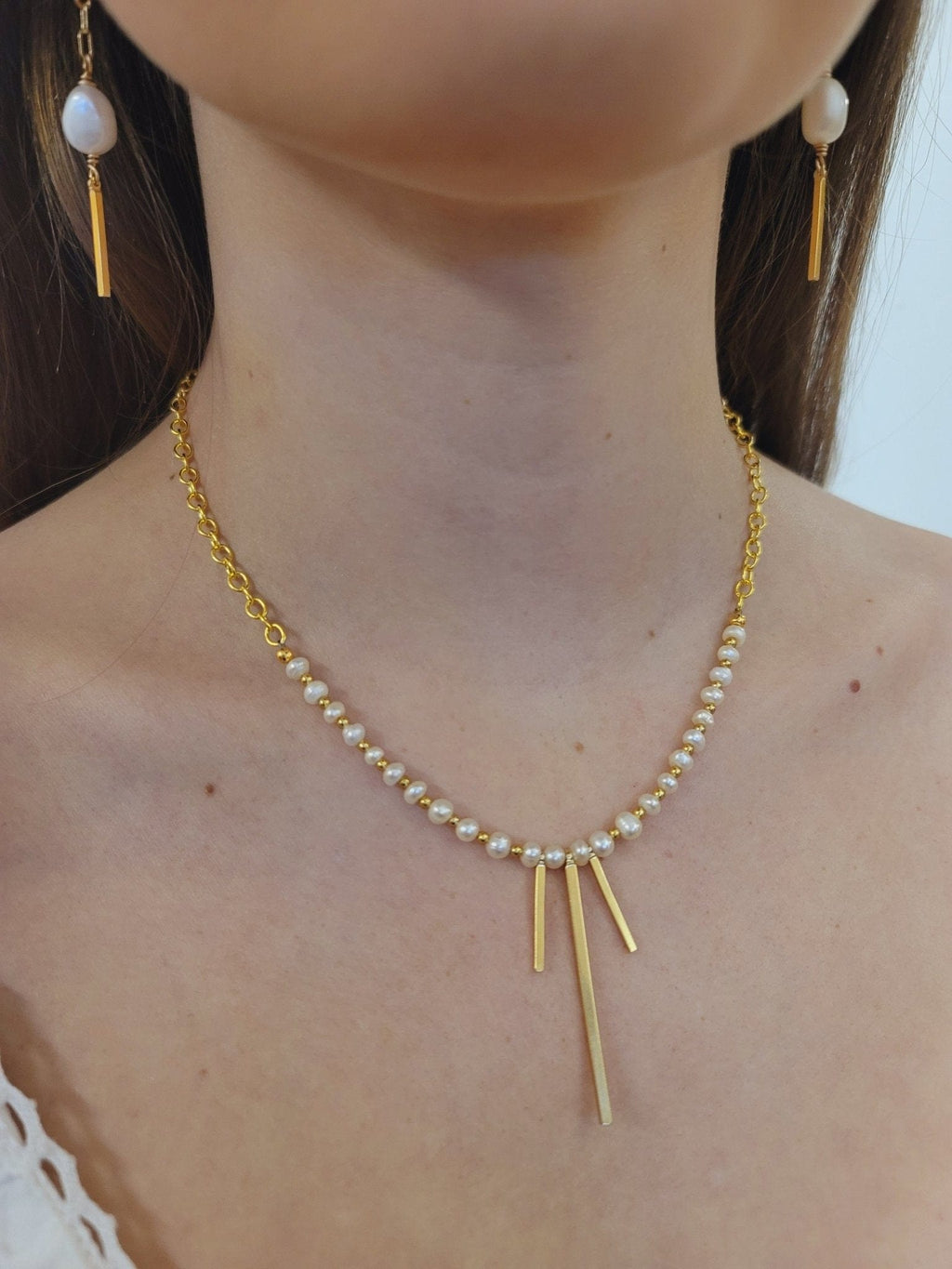 MINU Jewels Necklaces Gold/Pearl Perla Bar Necklace