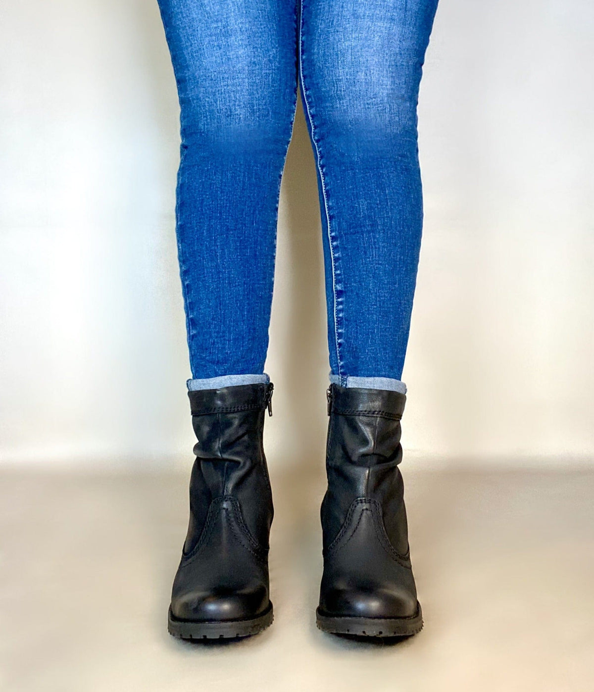 oobash Women's Boots Alexa Black Slouchy Boot