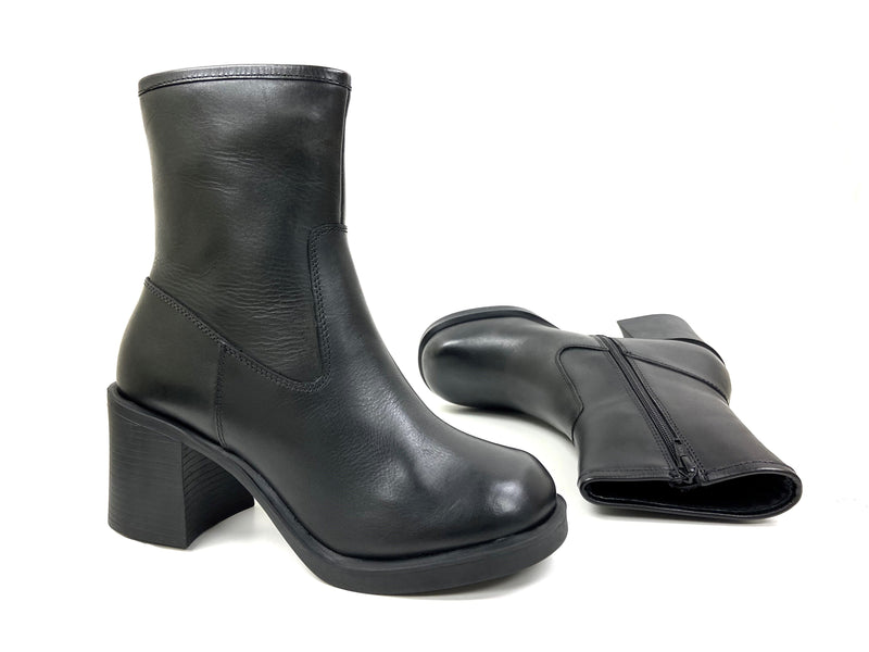 oobash Women's Boots Lyla Black Square Block Heel Zip Boot