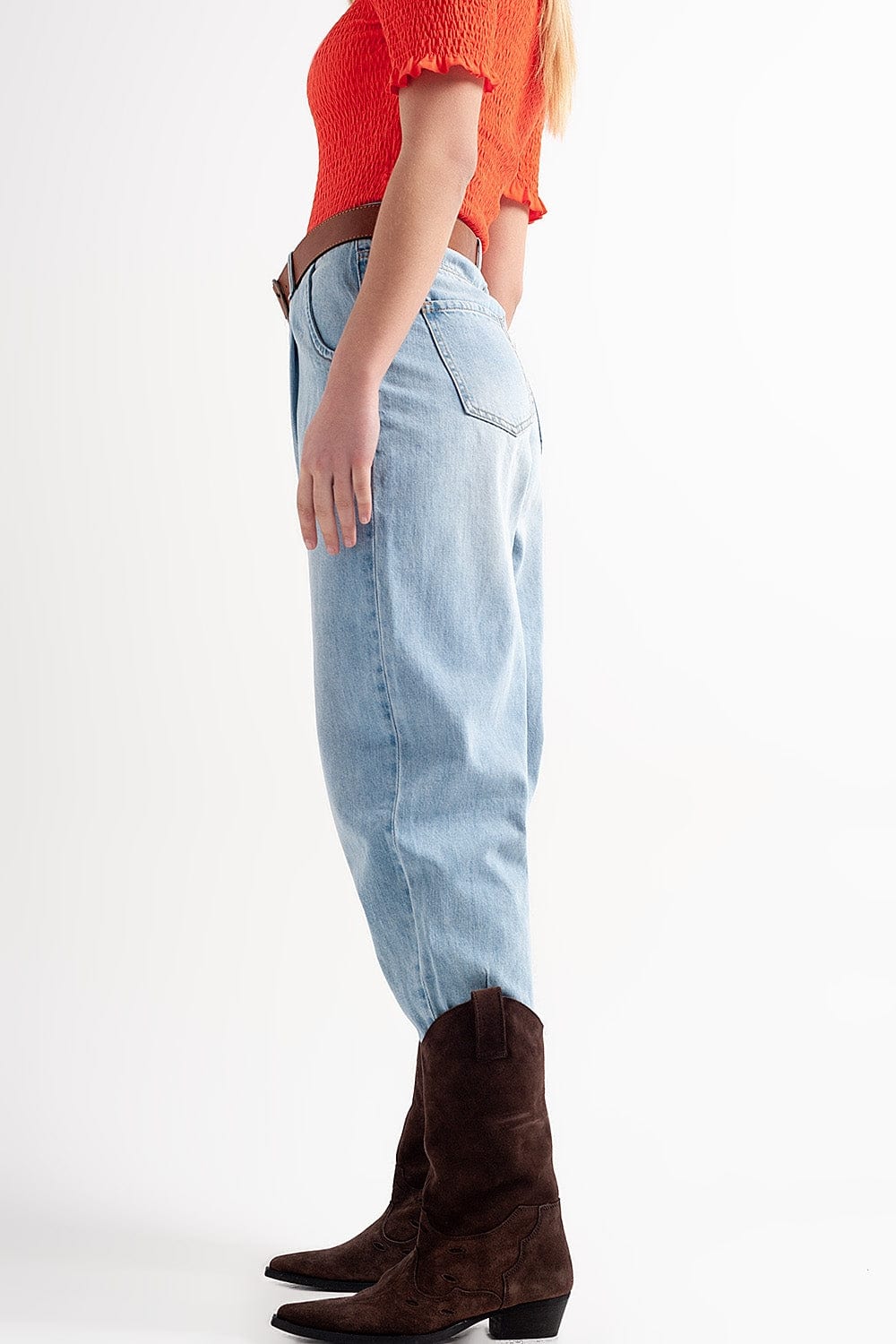 Q2 Jeans High rise relaxed jeans with pleat front in bleach wash