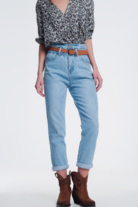 Q2 Jeans high waist mom jeans with belt in light denim