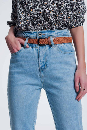 Q2 Jeans high waist mom jeans with belt in light denim