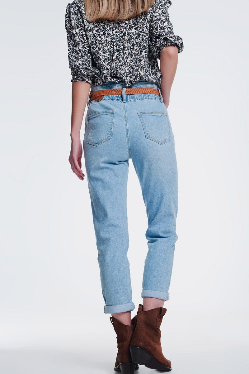 Q2 Jeans high waist mom jeans with belt in light denim