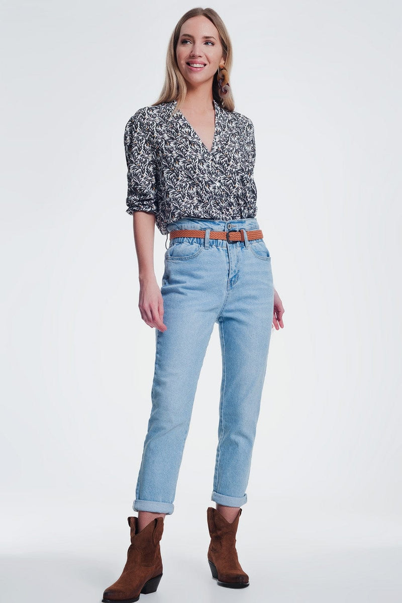 Q2 Jeans high waist mom jeans with belt in light denim