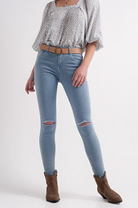 Q2 Jeans Jean with distressed knee in blue