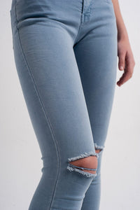 Q2 Jeans Jean with distressed knee in blue
