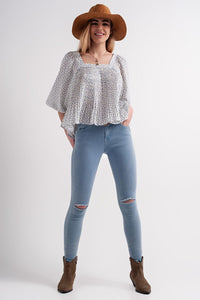 Q2 Jeans Jean with distressed knee in blue