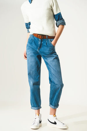 Q2 Jeans Straight leg jeans with darts at the waist in medium blue