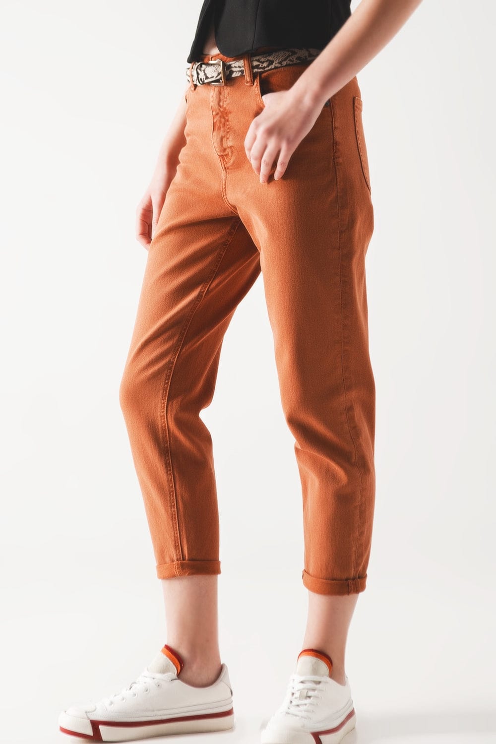 Q2 Pants Cotton mid rise slouchy jean in rust