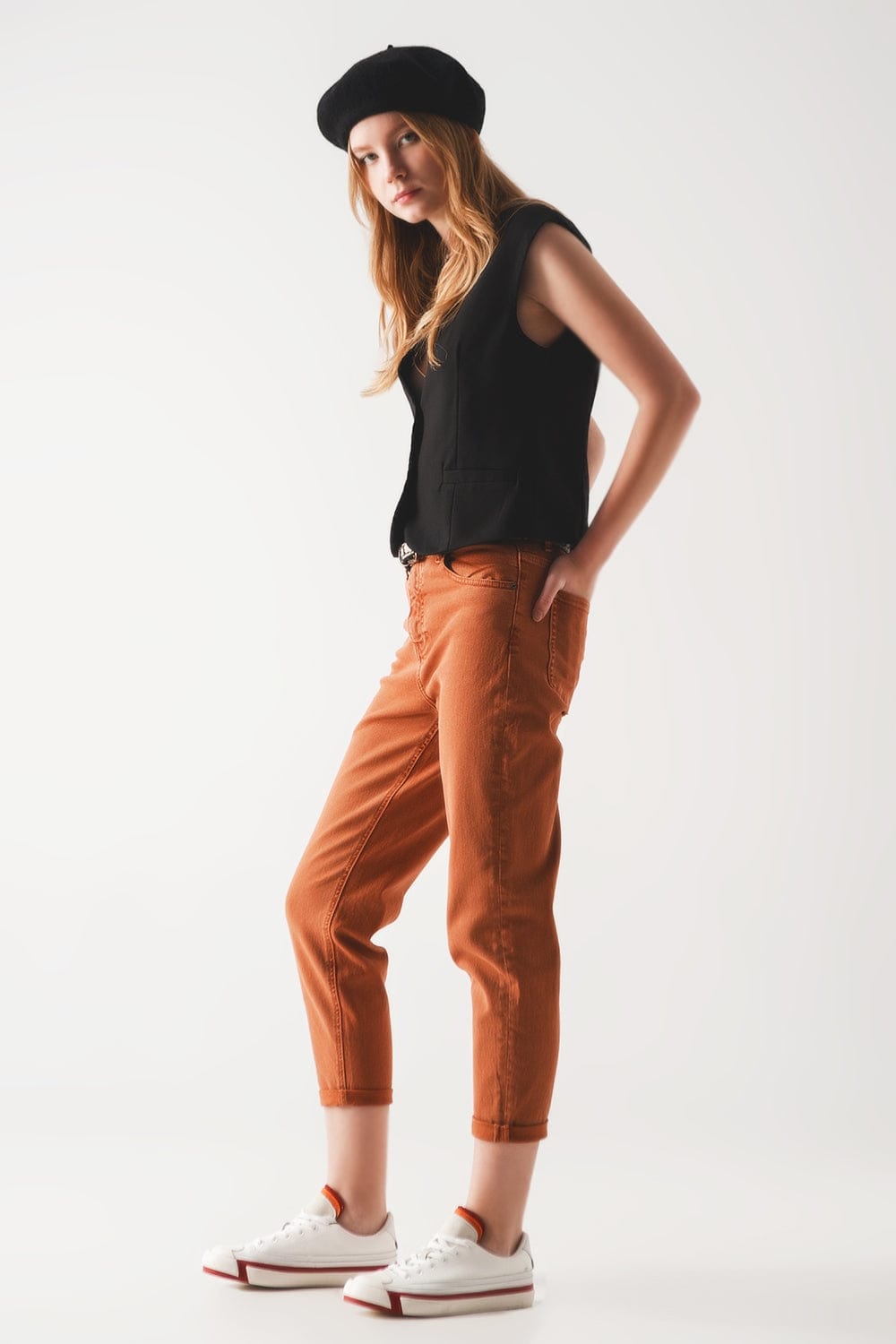 Q2 Pants Cotton mid rise slouchy jean in rust