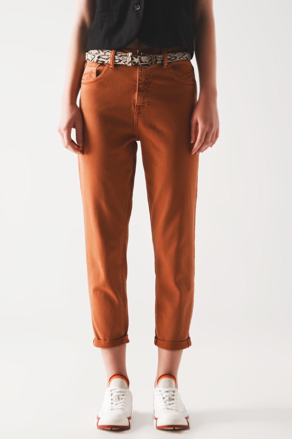 Q2 Pants Cotton mid rise slouchy jean in rust