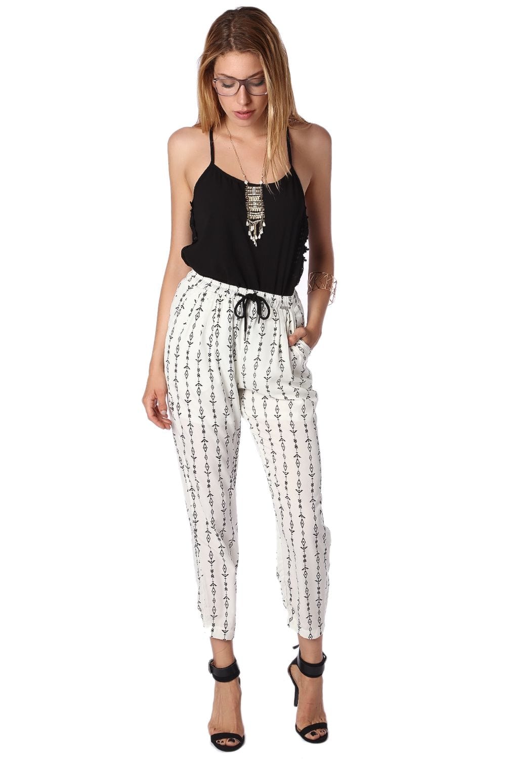 Q2 Pants Cream pants with contrast geo-tribal print
