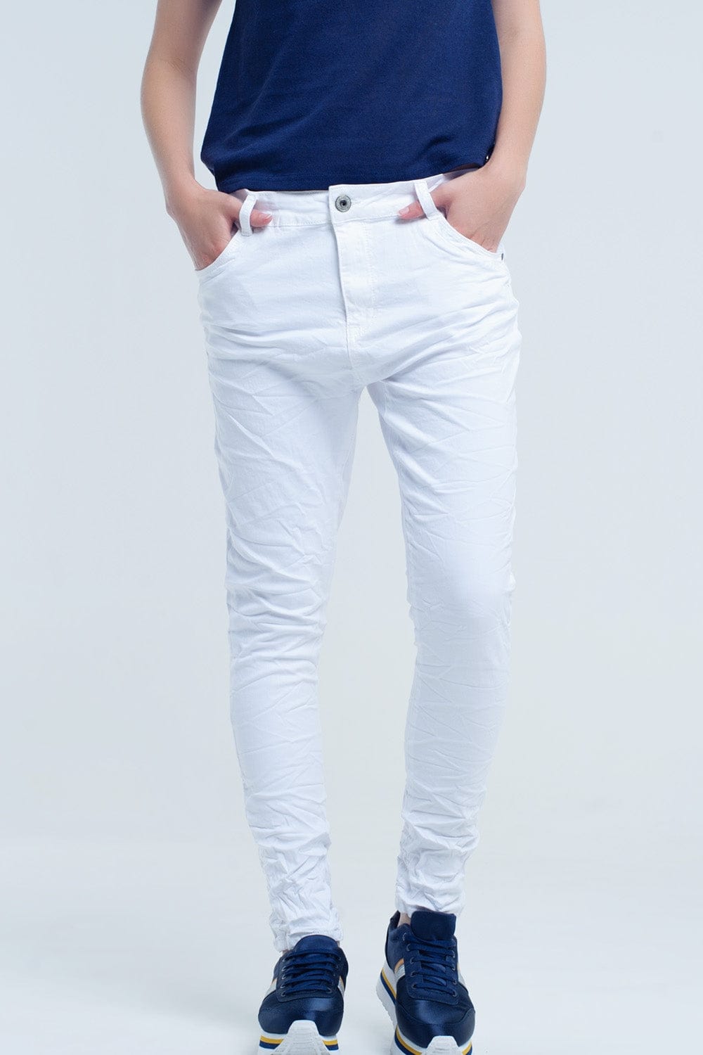 Q2 Pants Crumpled white jeans with pockets