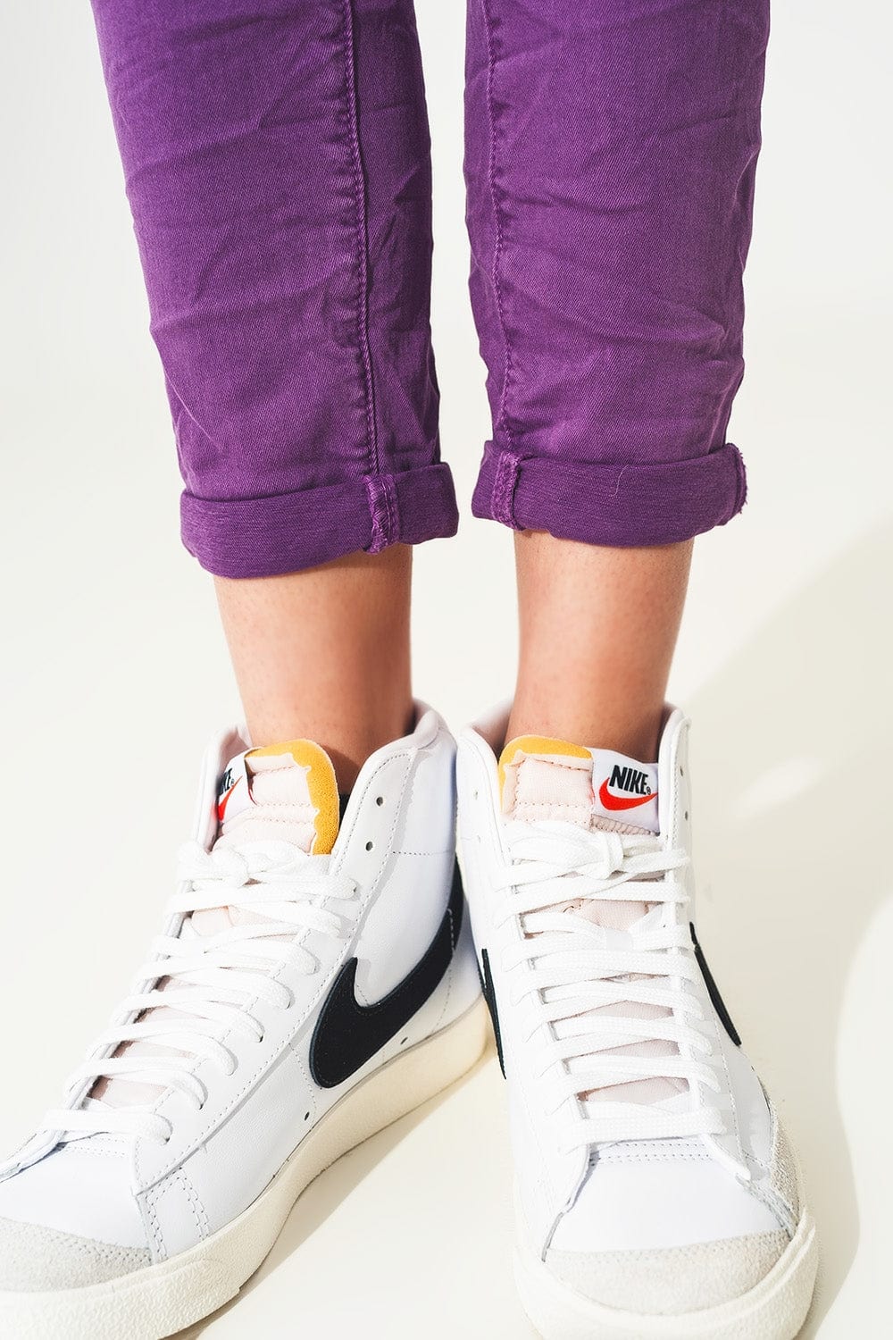 Q2 Pants Exposed buttons skinny jeans in purple