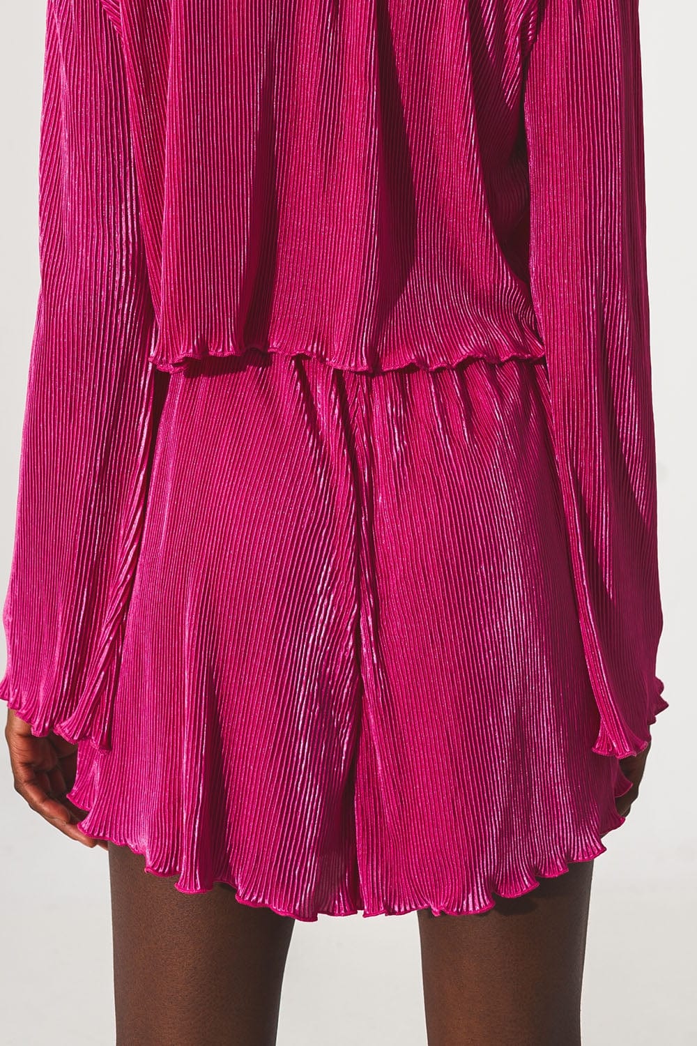 Q2 Pants Pleated shorts in fuschia