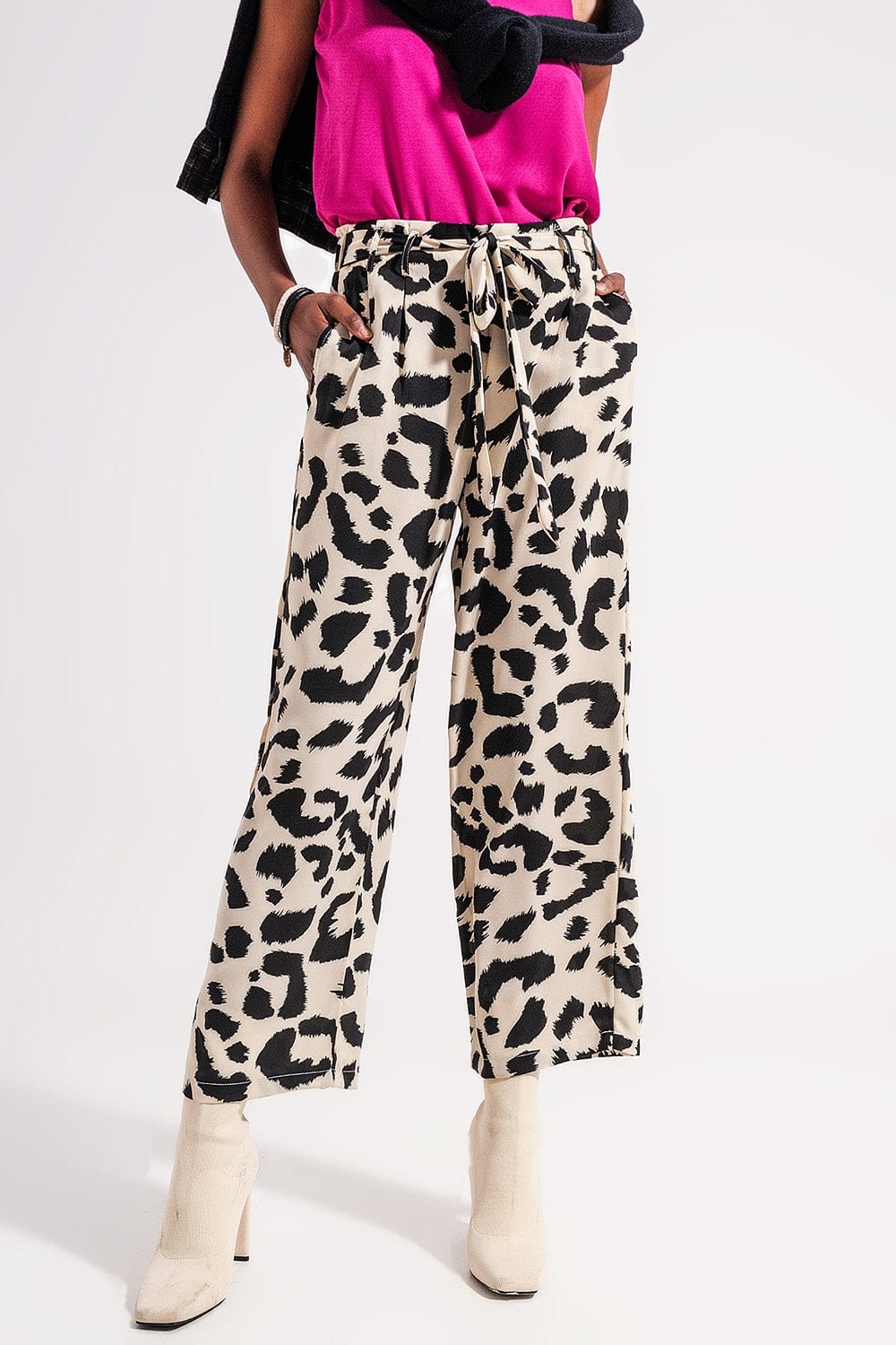 Q2 Pants Relaxed trousers in cream animal print