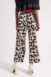 Q2 Pants Relaxed trousers in cream animal print