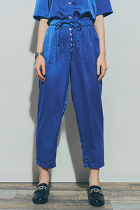 Q2 Pants Satin Cropped Pants in Blue