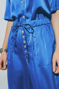 Q2 Pants Satin Cropped Pants in Blue