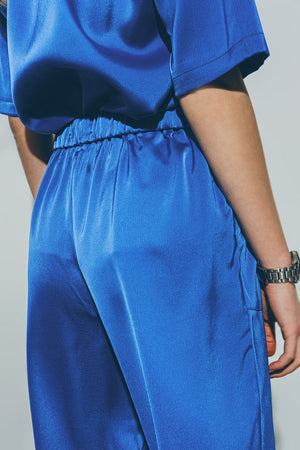 Q2 Pants Satin Cropped Pants in Blue