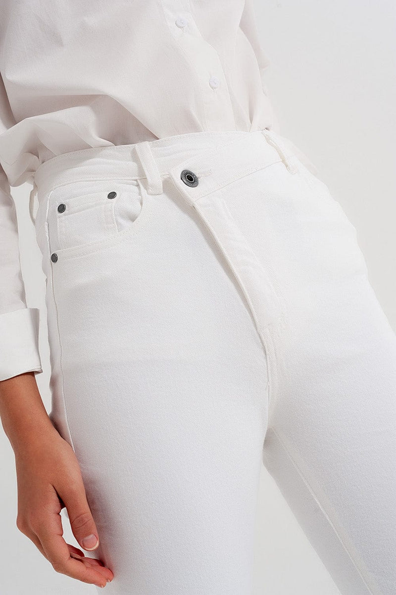 Q2 Pants Slim jeans with asymmetric button in cream