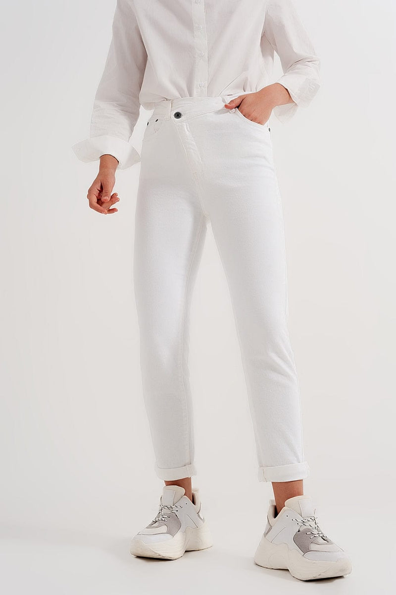 Q2 Pants Slim jeans with asymmetric button in cream