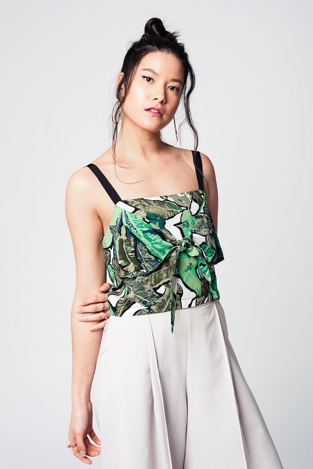 Q2 Shirts Green crop top with leaves print