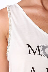 Q2 Shirts White logo tank top with center split