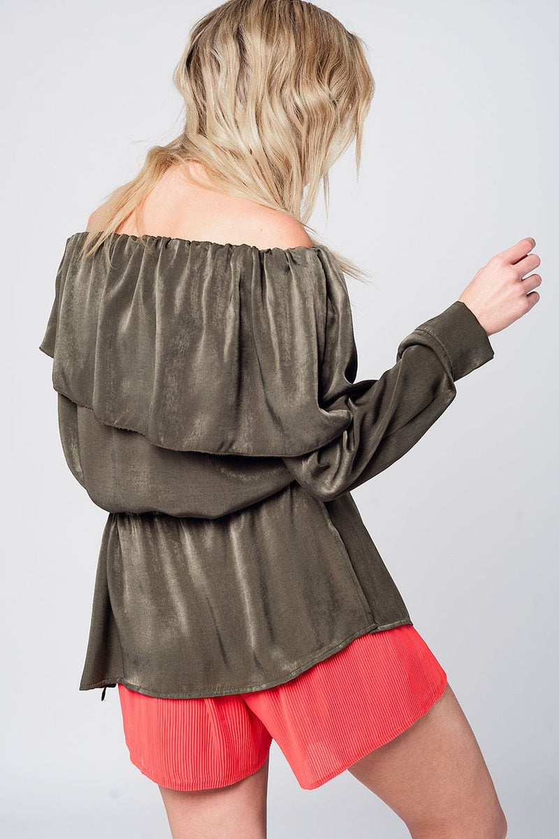 Q2 Soft green blouse with drawstring Soft green blouse with drawstring