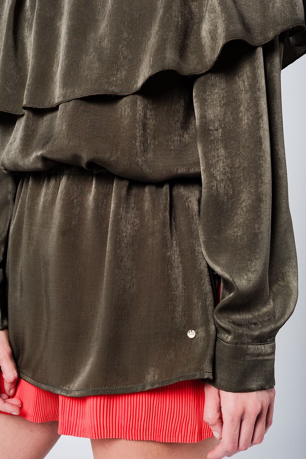 Q2 Soft green blouse with drawstring Soft green blouse with drawstring