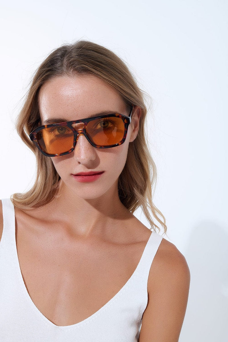 Q2 Sunglasses One Size / Brown Retro Style Sunglasses With Brown Tortoise Shell Frames And Orange Lenses