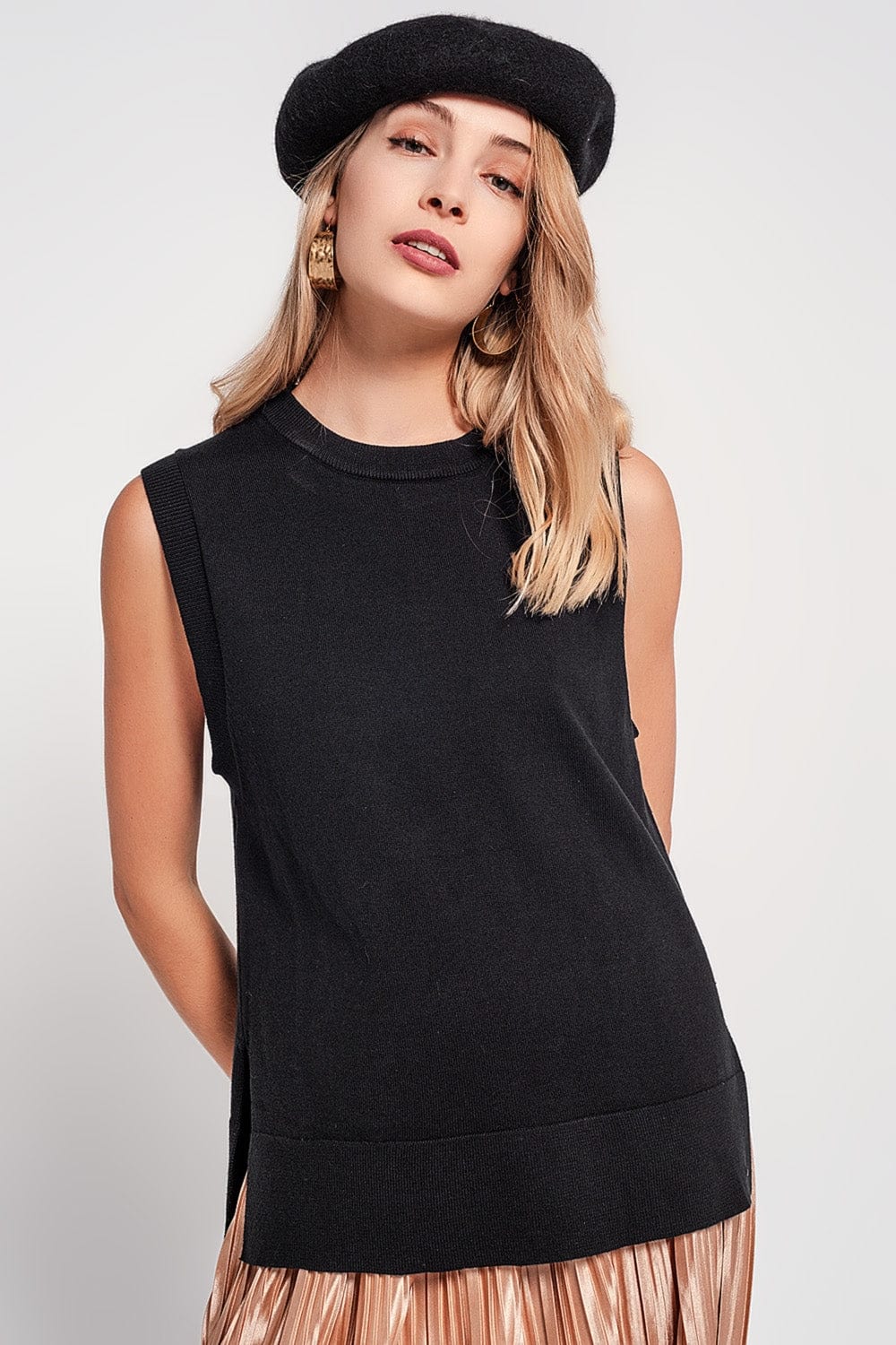 Q2 Sweaters Knitted vest in black