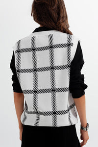 Q2 Sweaters Knitted vest with big crosshatches