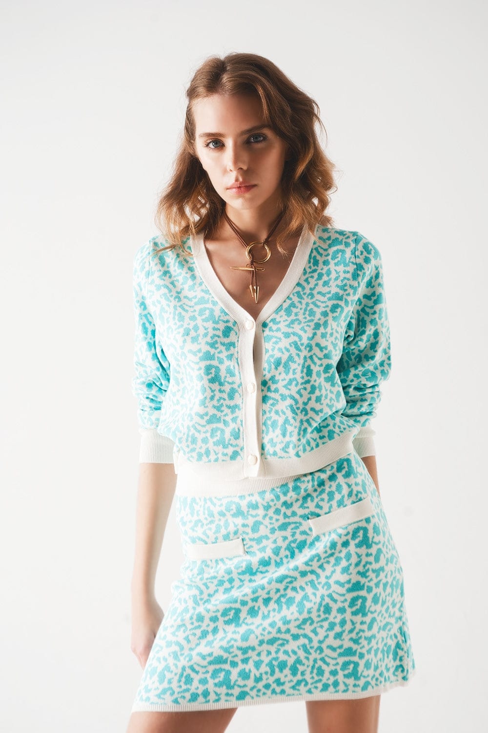 Q2 Sweaters Lightweight knitted cardigan in turquoise animal print