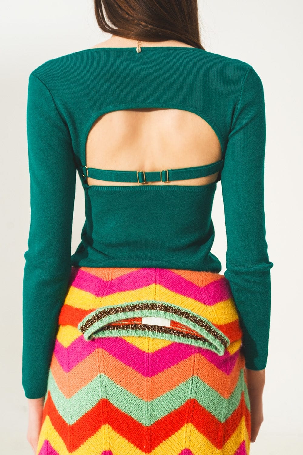 Q2 Sweaters Open back jumper in green